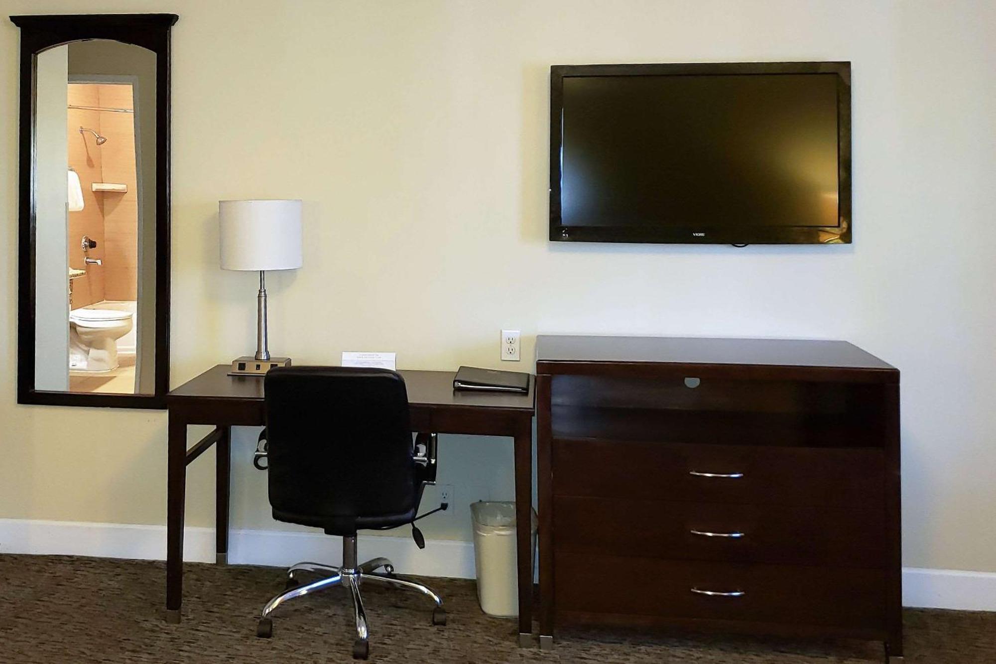 Quality Airport Convention Center Inn